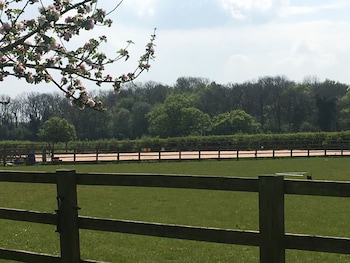 oxton hill hideaway shepherds hut