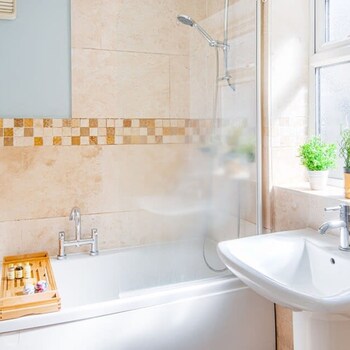 the bishophill gathering sleeps up to 12 york