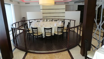 amman airport hotel