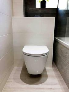 kings lynn double bedroom 1 new renovated bathroom
