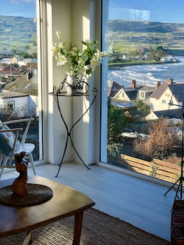 stunning seaview cottage with 3 bedrooms