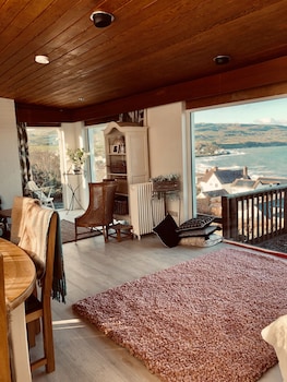 Stunning Seaview Cottage, With 3 Bedrooms,,3.5 star