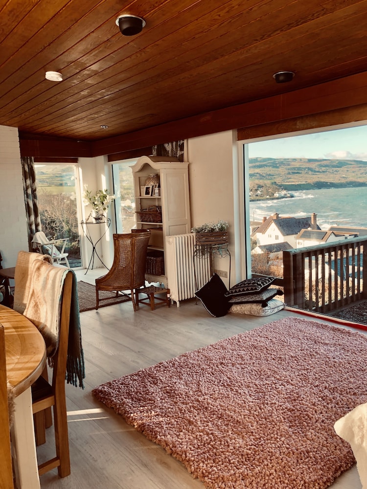 stunning seaview cottage with 3 bedrooms