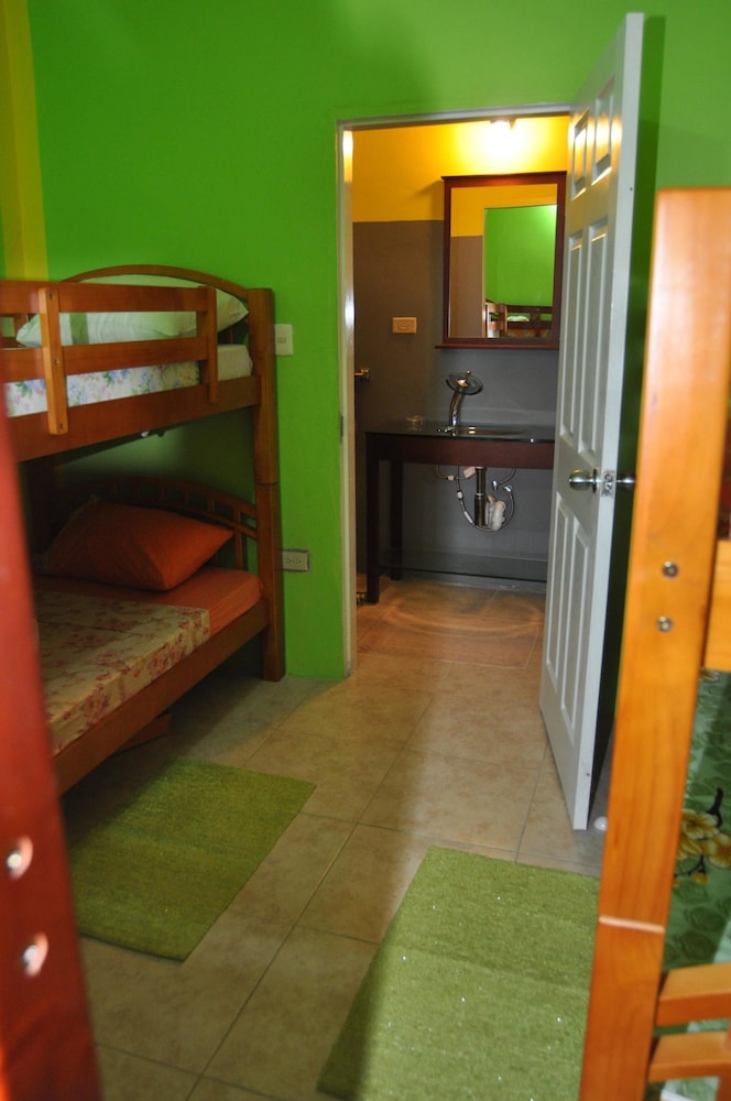 Fish Tobago Guesthouse,Les Coteaux>>Buccoo,3 star