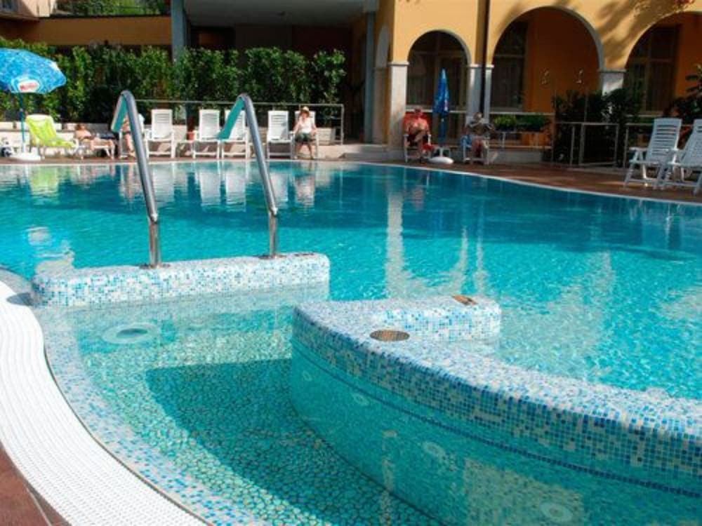 hotel bisesti