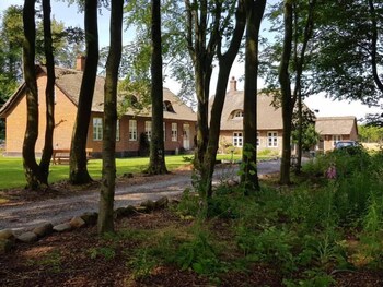 Agerfeld Gl Skole,,2.5 star