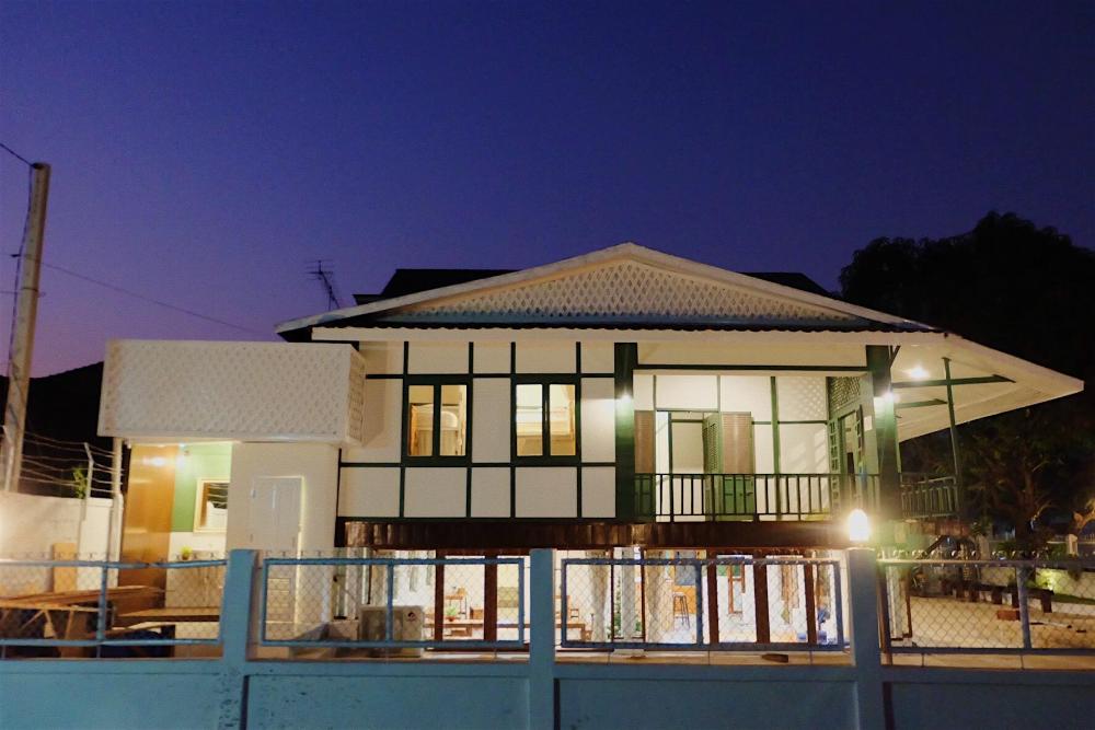 barn laos hostel