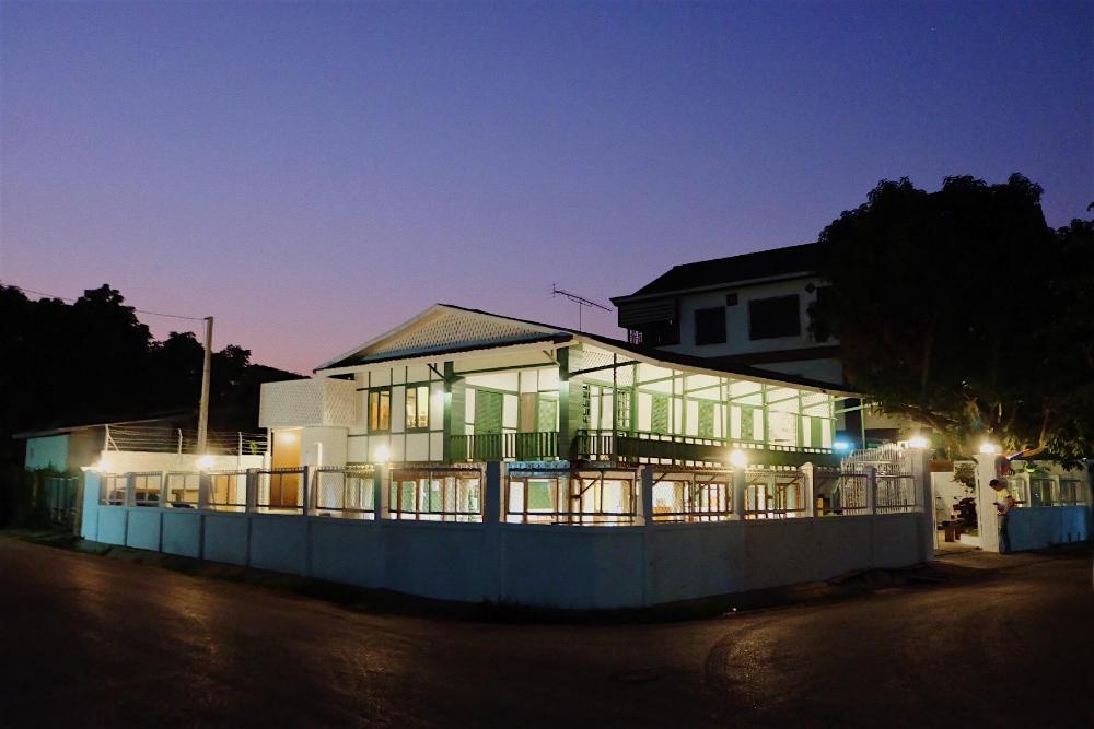 barn laos hostel