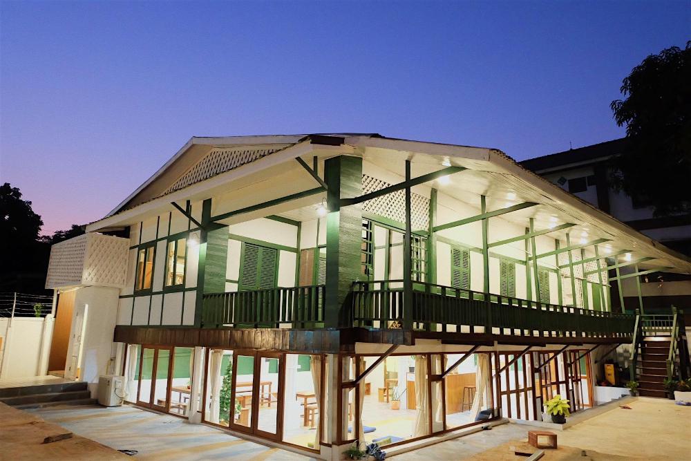 barn laos hostel