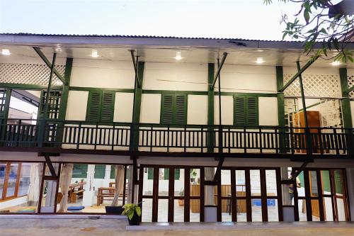 barn laos hostel