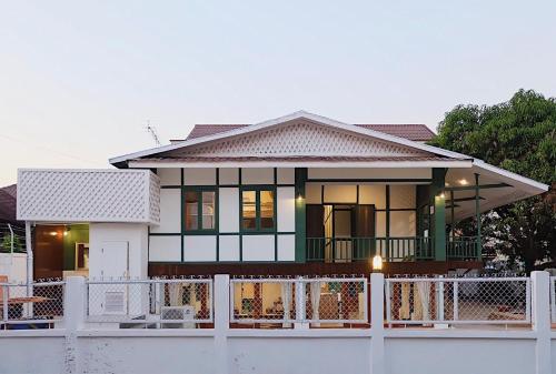 barn laos hostel