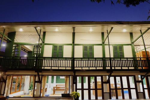barn laos hostel