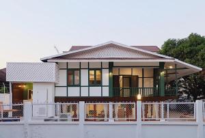 barn laos hostel