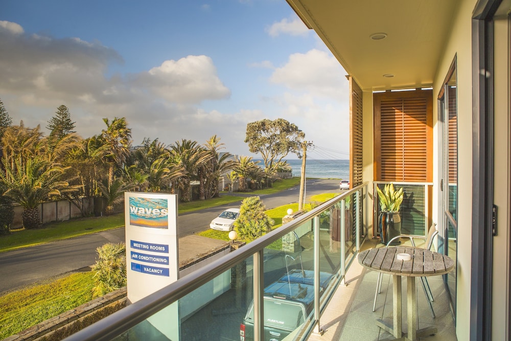 waves motel