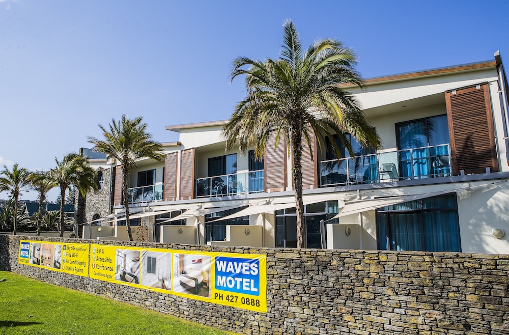 waves motel
