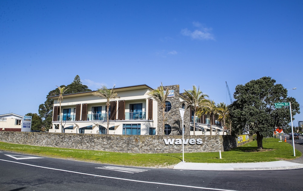 waves motel