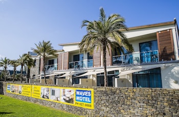 waves motel