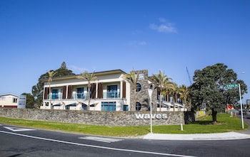 waves motel