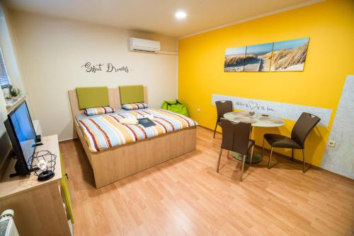 lux living apartment budic