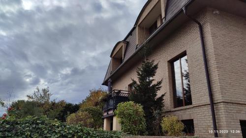villa homestay nad helmrovkou