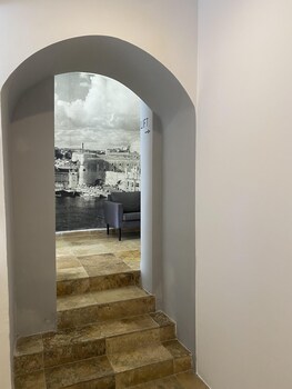 tritoni borgo suites valletta
