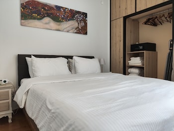 ulysses apartments acropolis