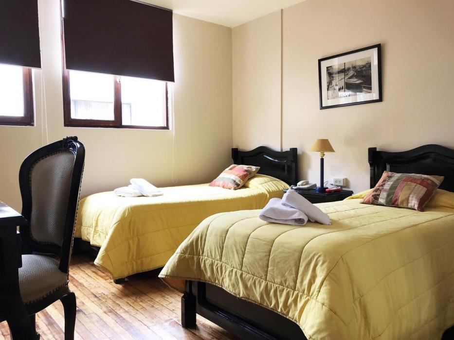 hotel muros quito