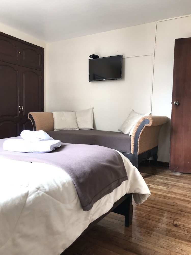 hotel muros quito