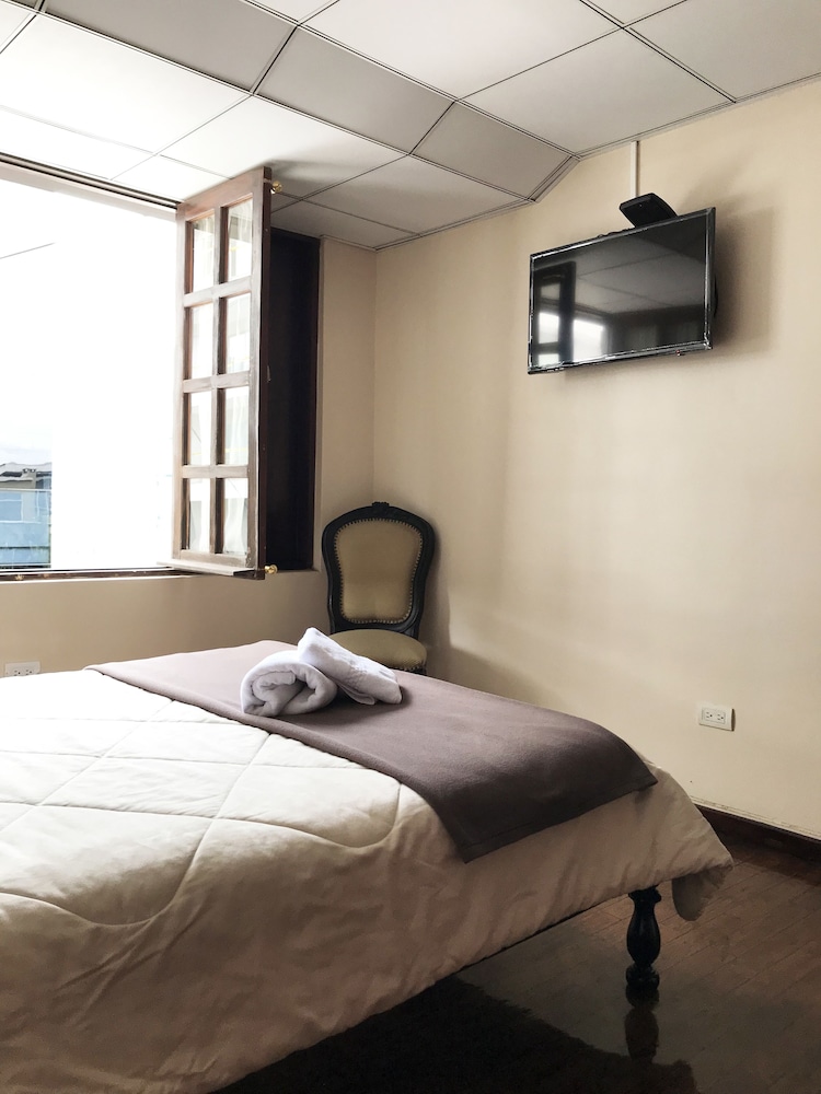 hotel muros quito