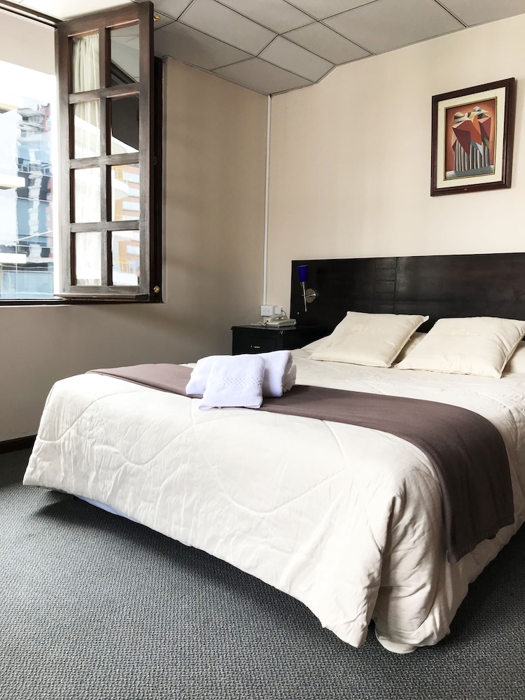 hotel muros quito