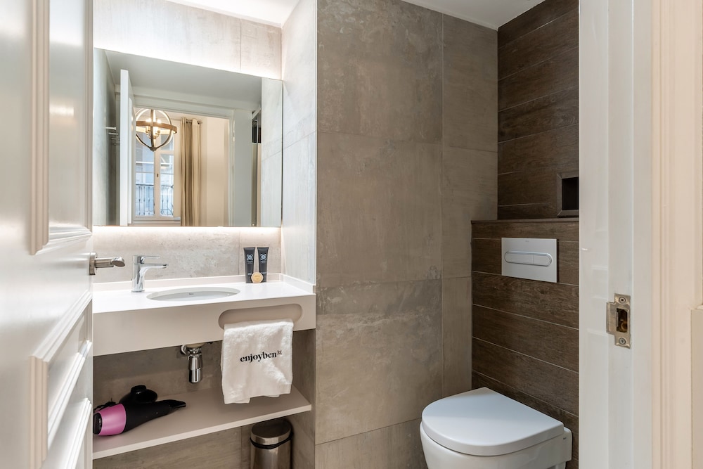 enjoybcn tallers apartment