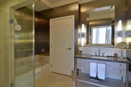 Hotel Aka Back Bay,,4 star