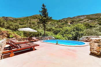 traditional apartments elafos
