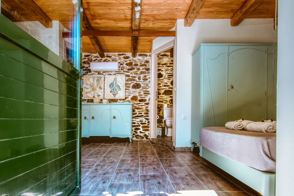 traditional apartments elafos
