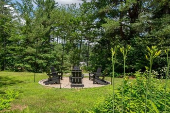 The Aurora Inn & Cottages,Near Bear Notch Ski Touring Center,2 star
