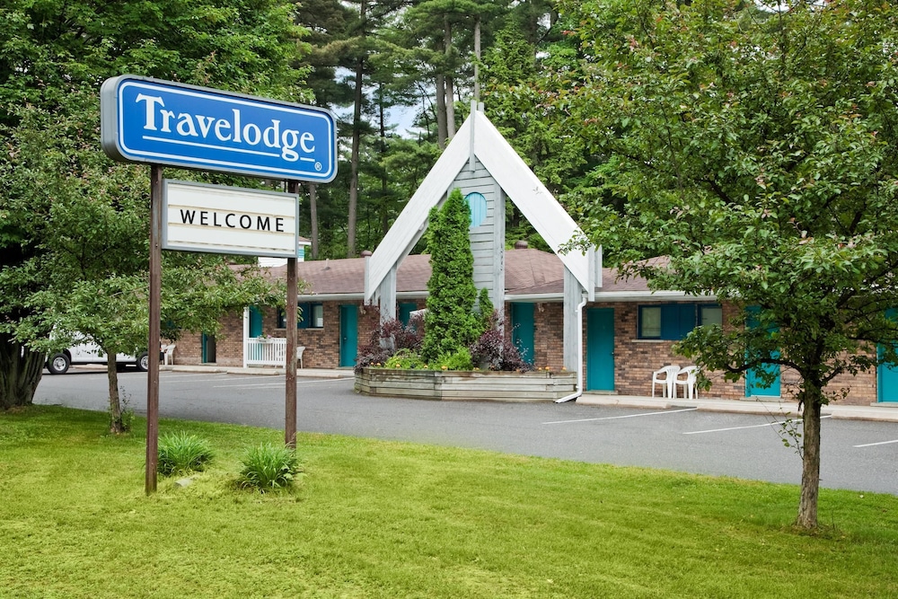 Travelodge By Wyndham Bracebridge,Gravenhurst>>Bracebridge,2 star
