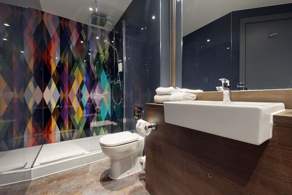 village hotel bracknell