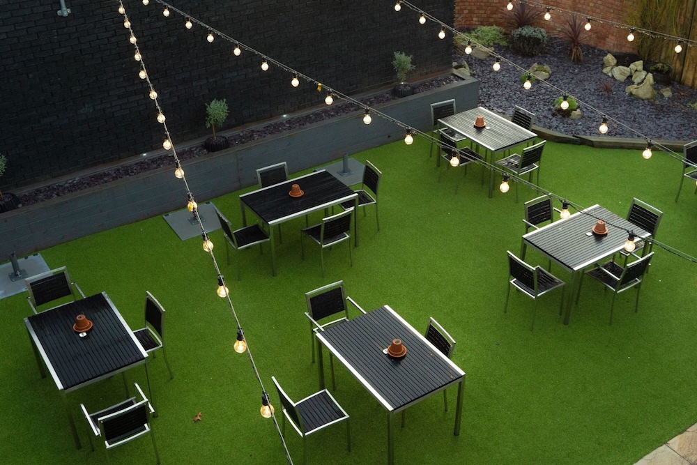 village hotel bracknell