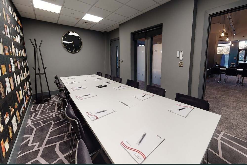 village hotel bracknell