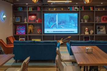 village hotel bracknell