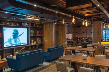 village hotel bracknell