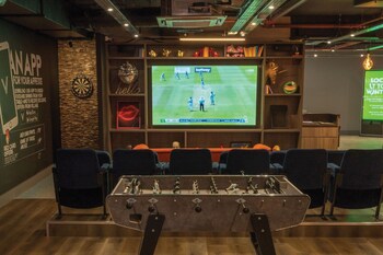 village hotel bracknell