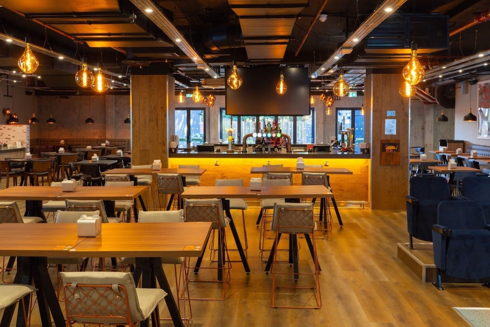 village hotel bracknell