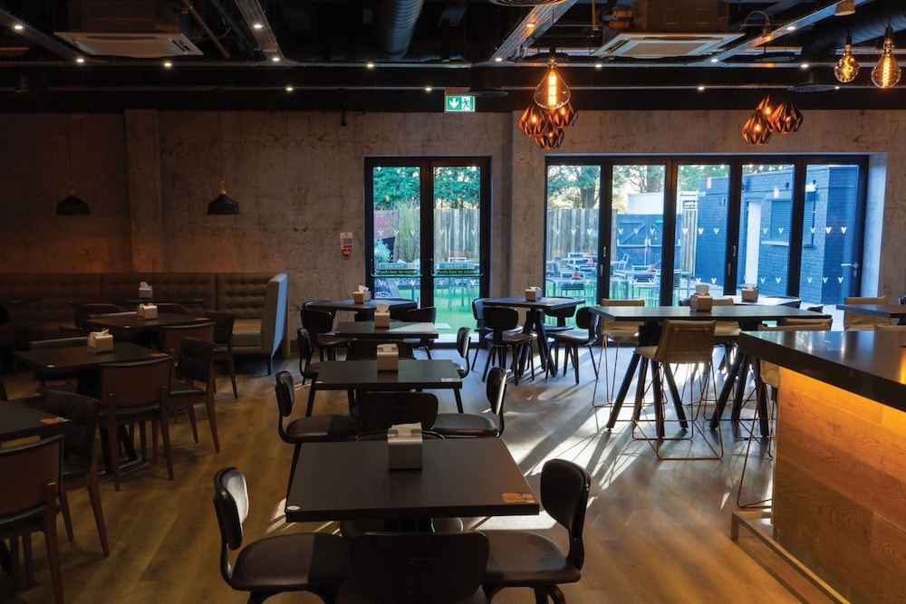 village hotel bracknell