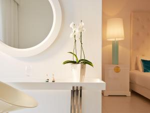 grecotel luxme white