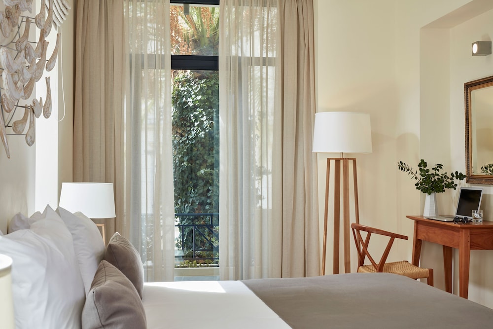 avra city boutique hotel