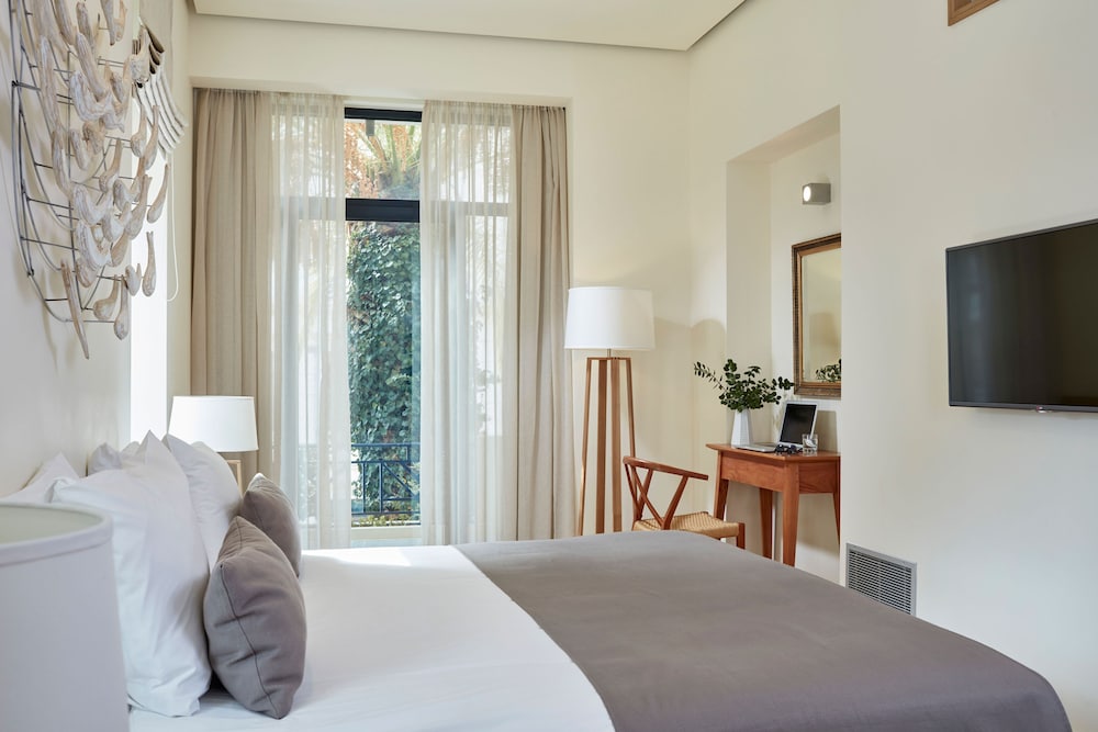 avra city boutique hotel