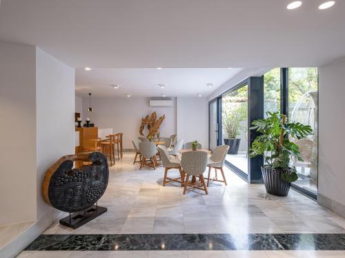 avra city boutique hotel