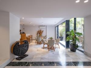 avra city boutique hotel