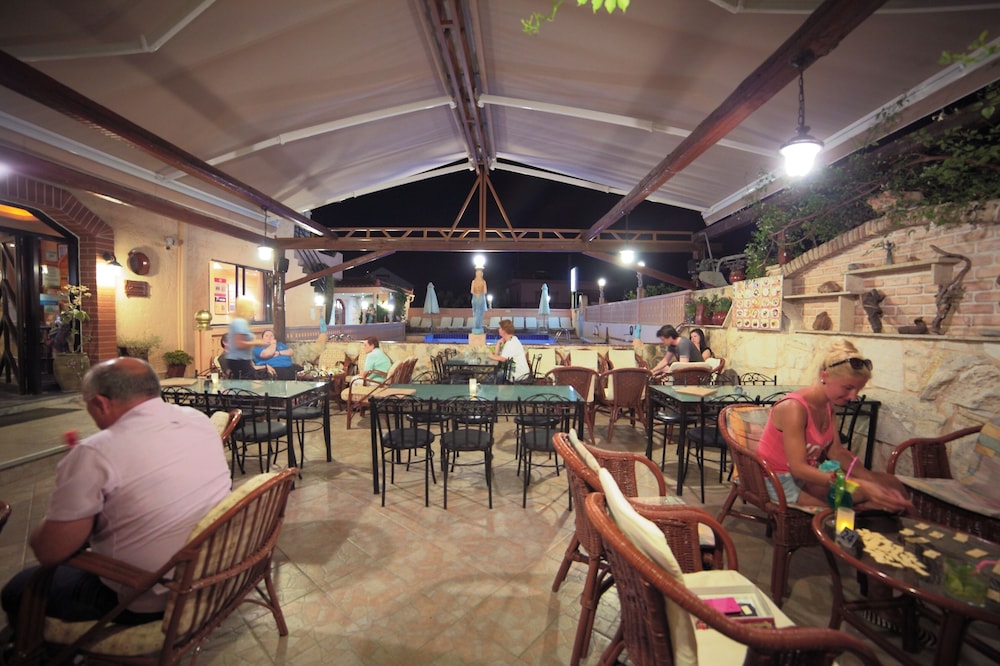 erato hotel
